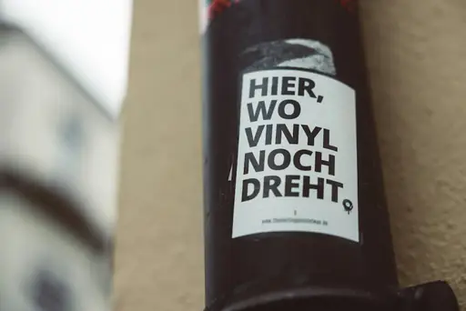Pflege von Vinylböden – So reinigen und pflegen Sie Vinylböden richtig und materialschonend