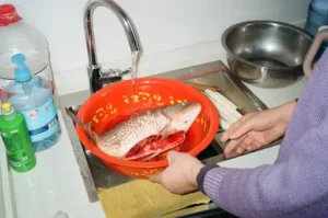 Wie bekommt man Fischgeruch von den Händen? Fischgeruch an den Händen entfernen: einfache Hausmittel und praktische Küchentipps
