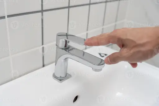 Wie schließe ich eine Waschmaschine an? Wasserzulauf, Ablauf und Stromanschluss Schritt für Schritt vorbereiten