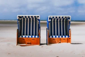 Wie schwer ist ein Strandkorb? Durchschnittliches Gewicht verschiedener Strandkorb-Modelle und Tipps für den Transport